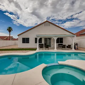 Holiday home Luxurious House With A Pool, Spa, And Patio, Sleeps 6 Comfortably, Las Vegas